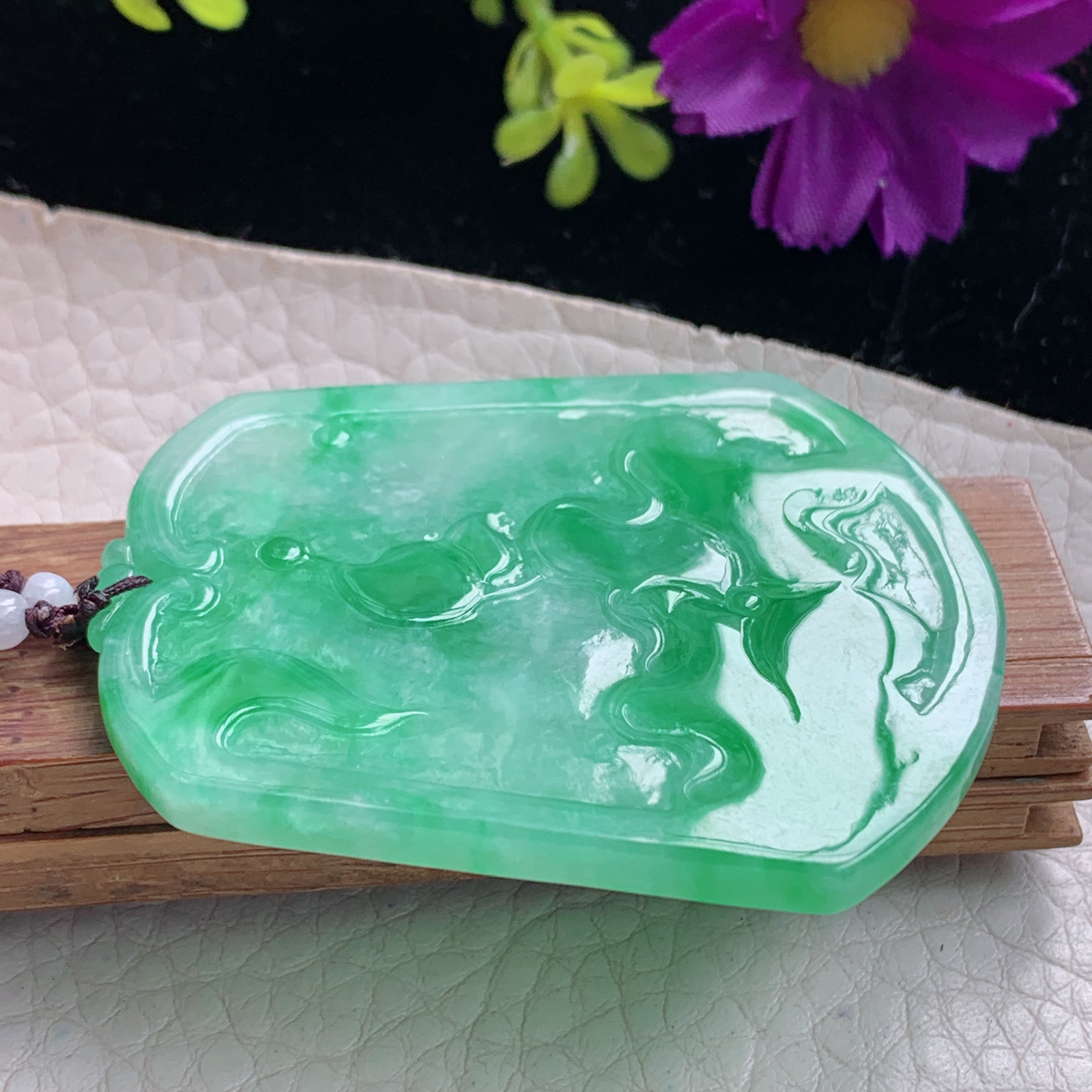 zz3实拍55.5*45*4缅甸翡翠阳绿双面精雕年年有余吊坠 荷叶鱼玉坠，翡翠珠挂链