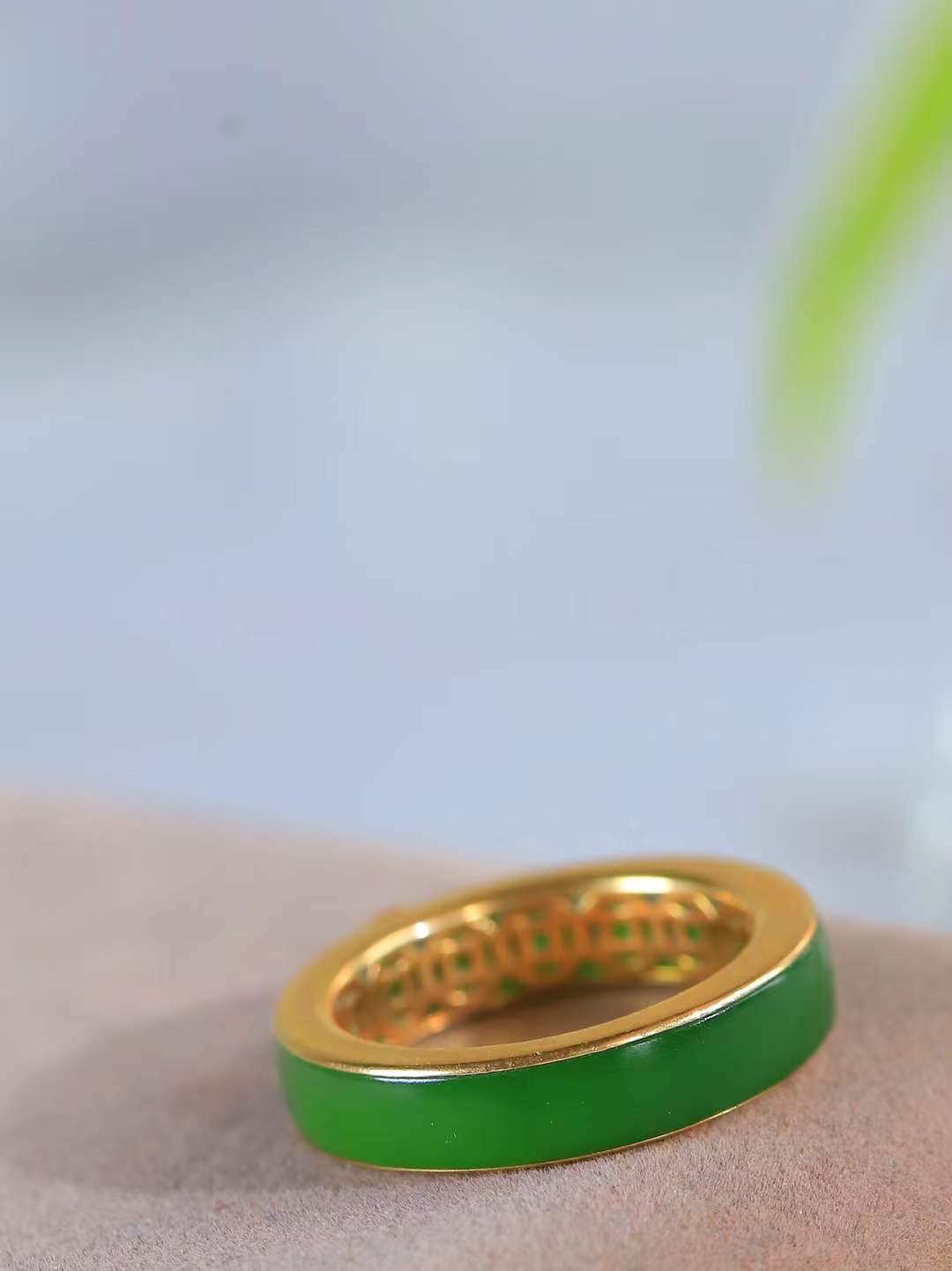 【金镶玉.戒指】

精品和田玉碧玉18k金镶嵌戒指 玉质细腻温润 油性十足 ，不论时光如何流转变化，