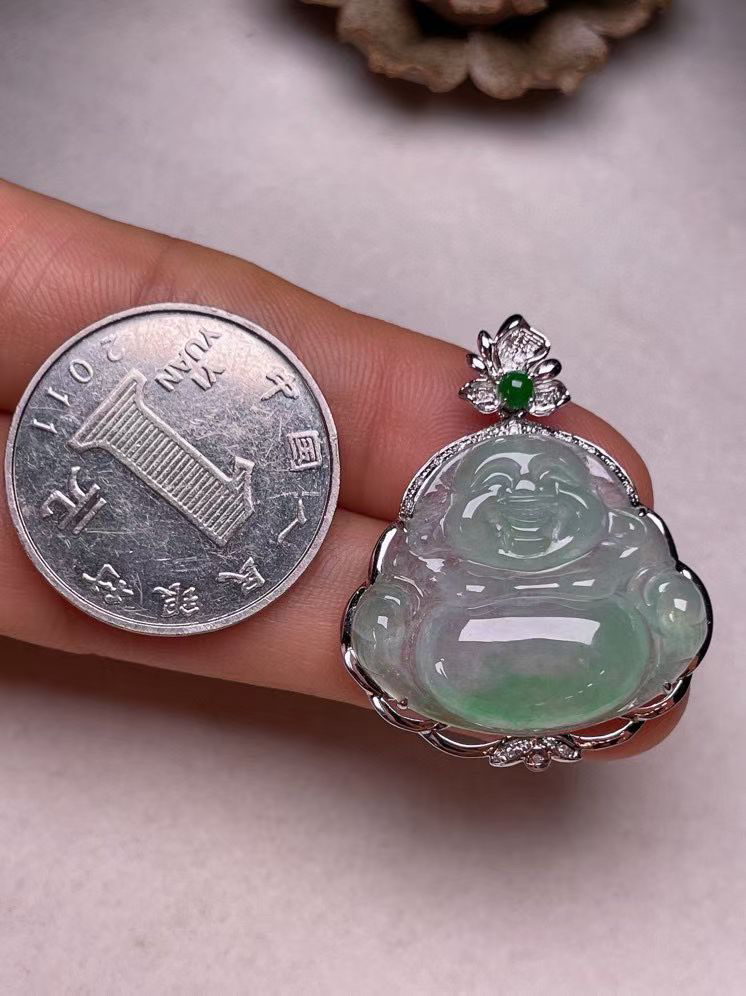 冰种飘绿佛公吊坠、真金真钻镶嵌，种水好，玉质细腻 .裸石尺寸 25.8*22.0