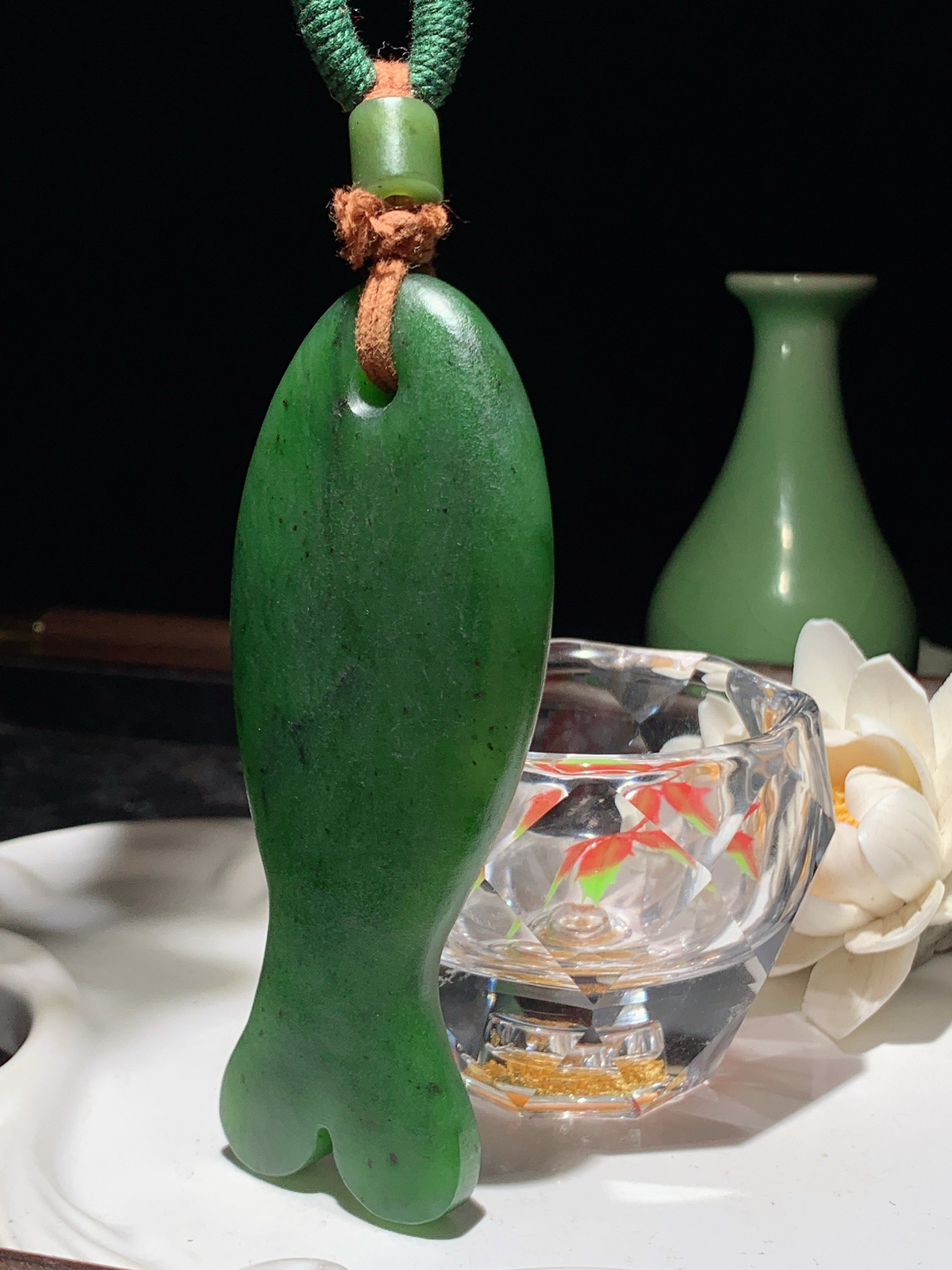 和田玉阳绿俄罗斯碧玉年年有余鱼把件 尺寸100/40/13重97.5克 玉质细腻油润。手推出油。品相