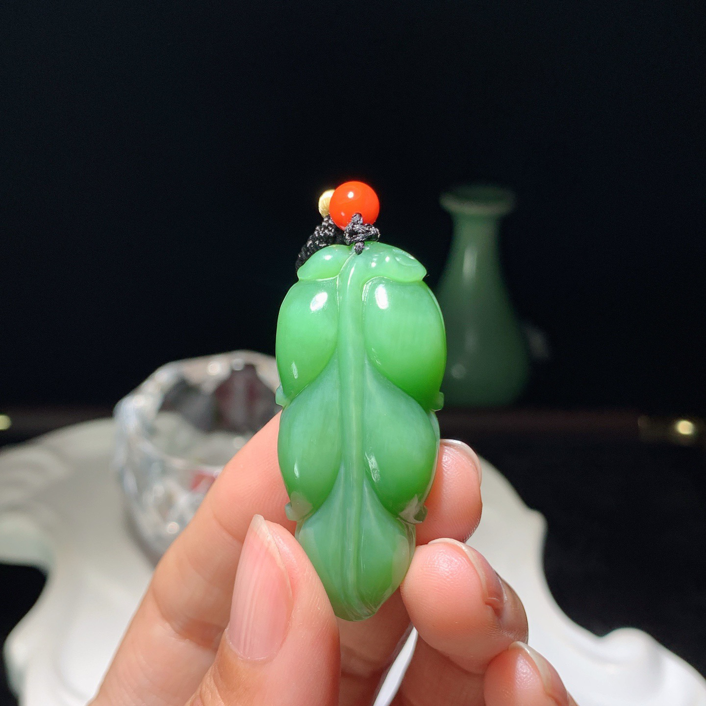 和田玉阳绿俄罗斯碧玉金枝玉叶挂件 尺寸45/20/8重14.8克 玉质细腻油润 底色纯净 脂粉好，品