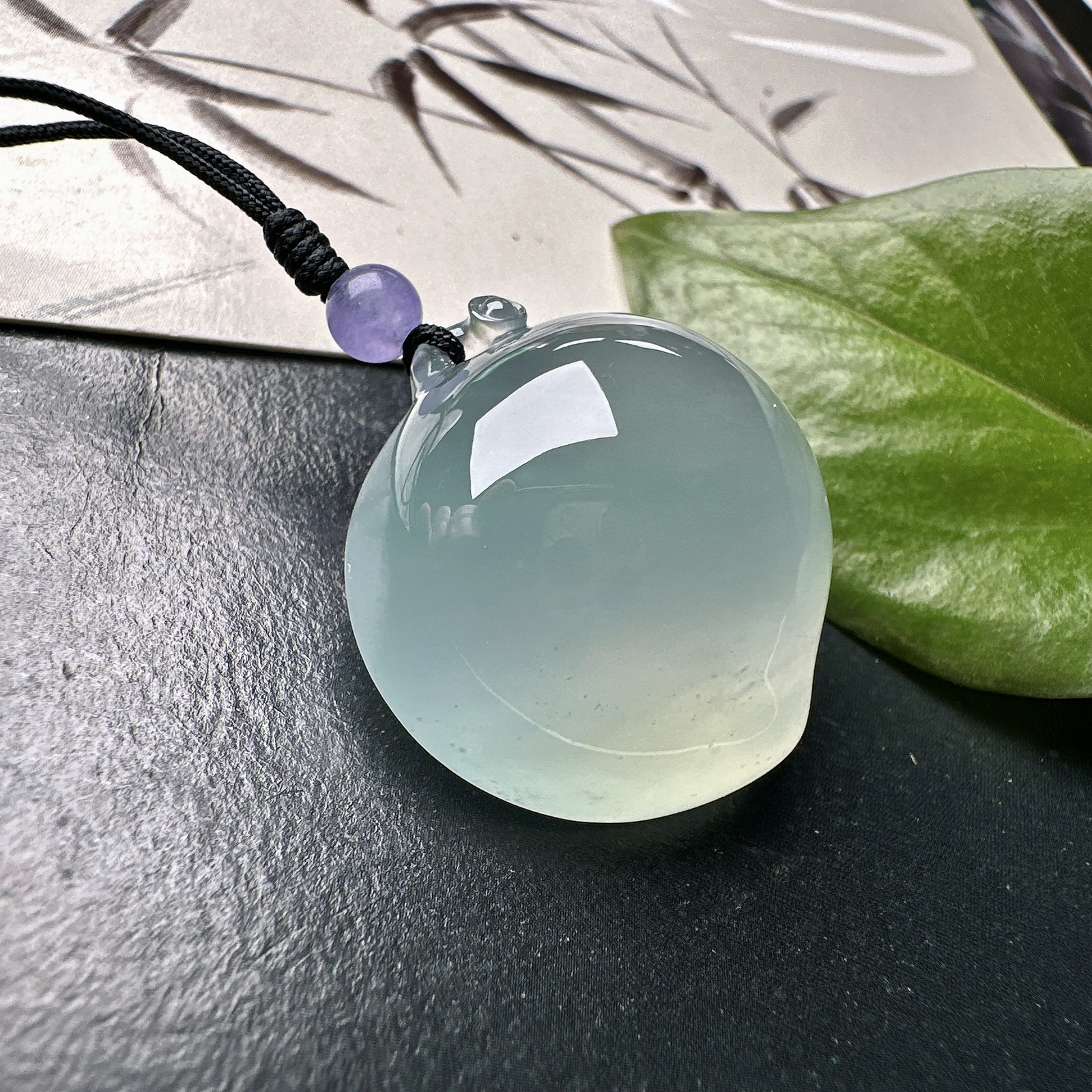 【冰种大桃子吊坠】质地细腻，冰润透亮，光泽出众，冰感十足