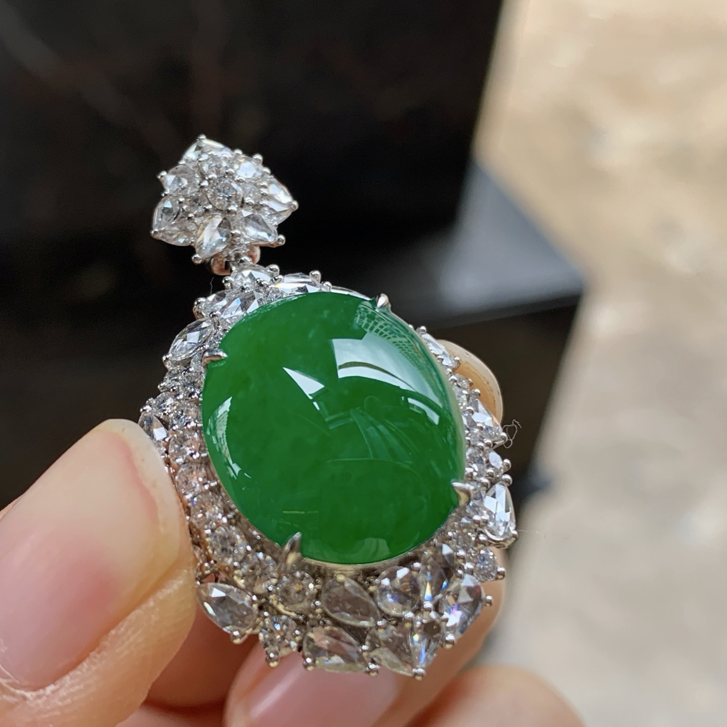 金钻镶嵌辣绿色吊坠^_^鲜艳 浓郁