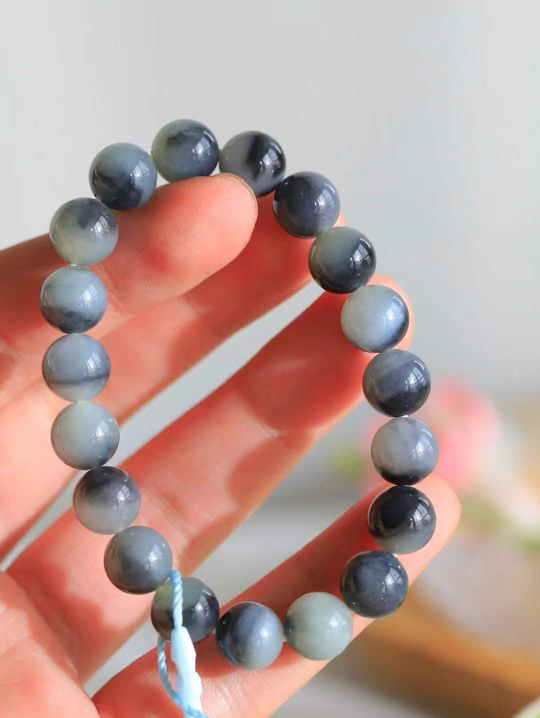 【珠圆玉润.手串】

精品️和田玉青花珠圆玉润手串 玉质温润细腻  整串打磨圆润，佩戴舒适。珠珠落玉盘，间关莺语花底滑，一生美好时光，无论身在何处，都有它相伴相守。事事顺遂，幸福美满，吉祥如意。重29.8克 尺寸取一10mm FDT-16352213