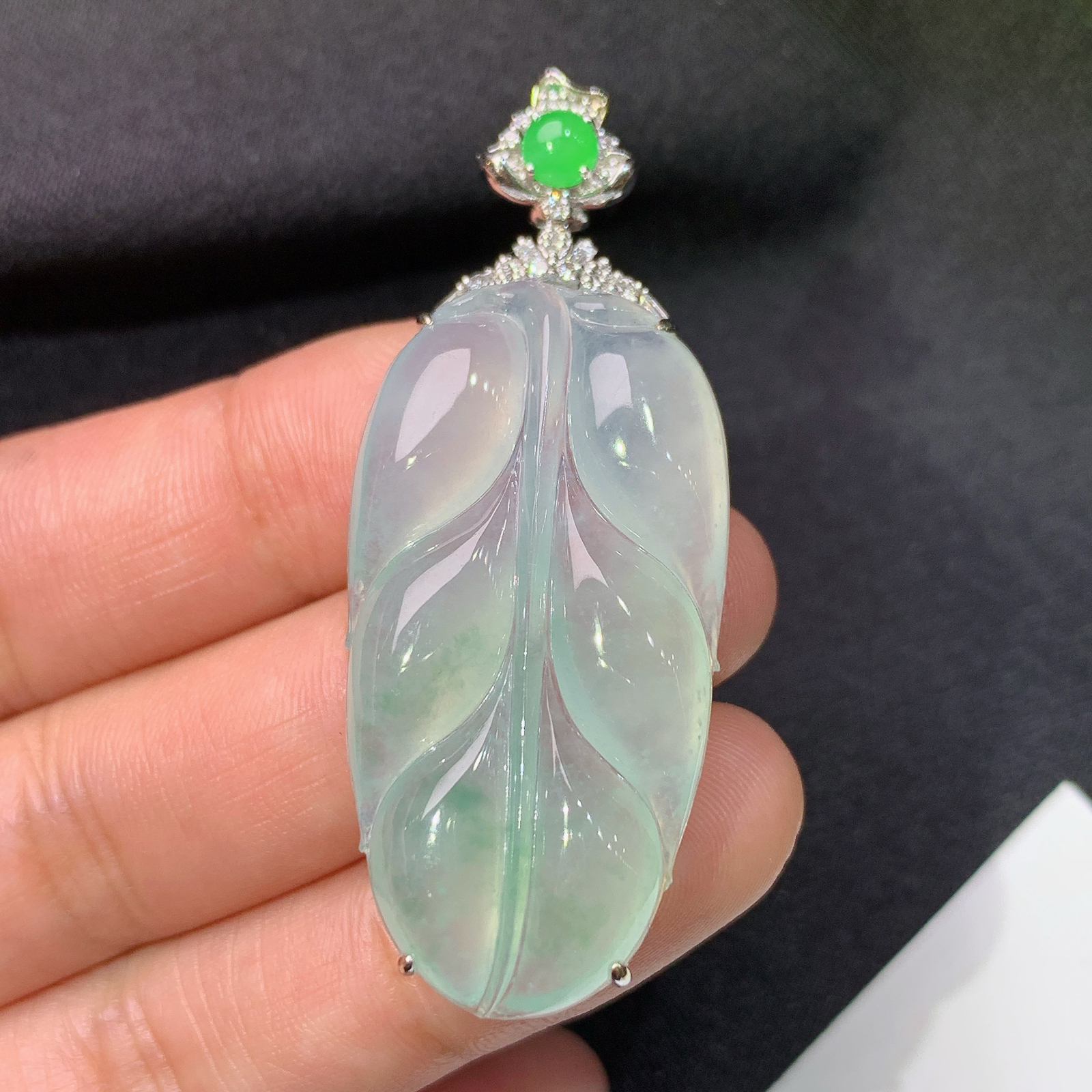 冰晴底树叶吊坠，18k金镶嵌，冰冰润润，玉质细腻，种水足，Hl 整体尺寸51.8*20.5*8.3