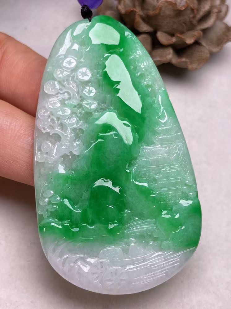 冰糯种辣色【前程锦绣】吊坠、种水好，玉质细腻 ，卖相好.