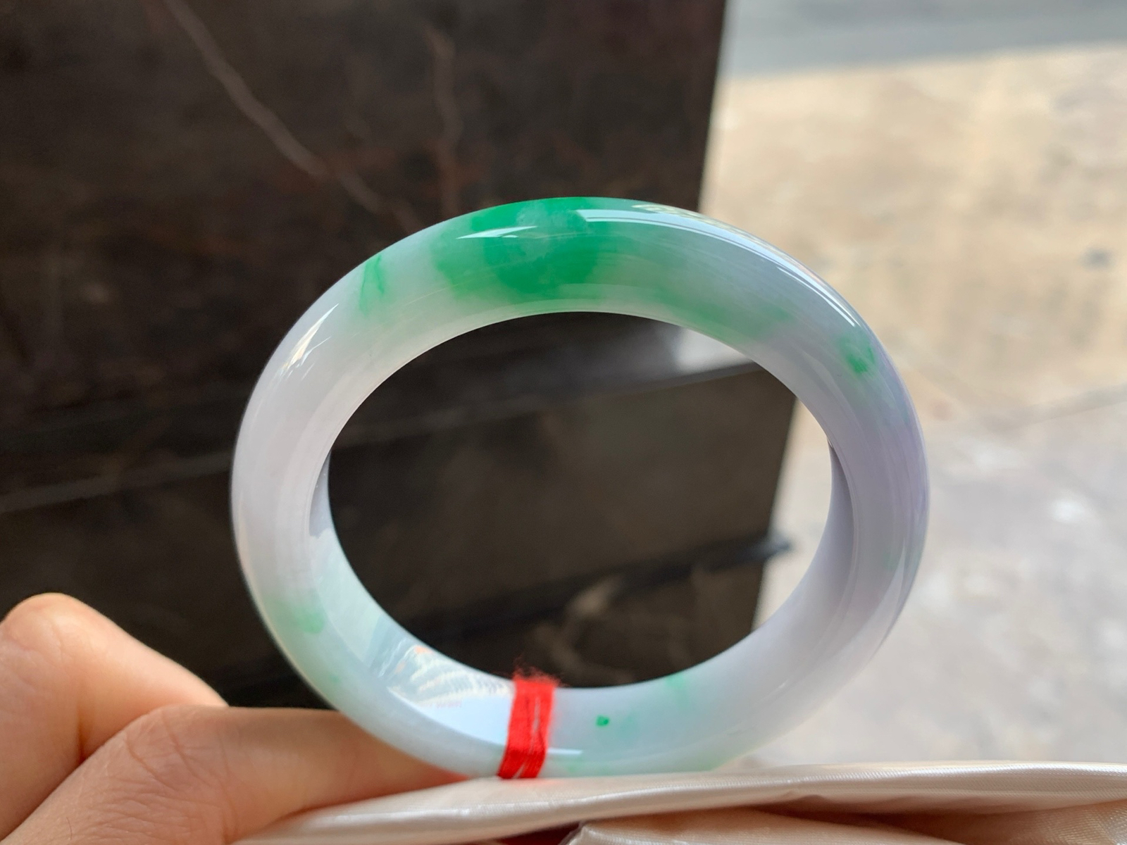 57.5-12.6-9.4

春带彩手镯^_^颜色鲜艳 浓郁