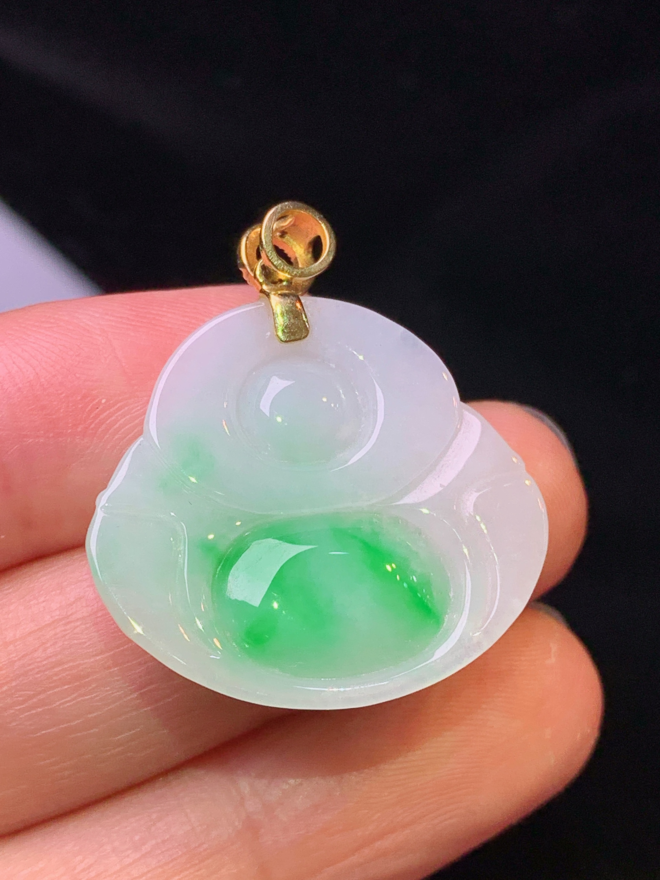 18k金钻镶嵌飘绿佛公吊坠 玉质细腻 色泽艳丽清新 水润亮眼 整体尺寸29.6*25.8*5.8yz