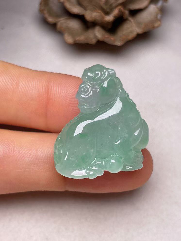 冰糯种飘绿【招财貔貅】吊坠，种水好‘玉质细腻 ，卖相好.