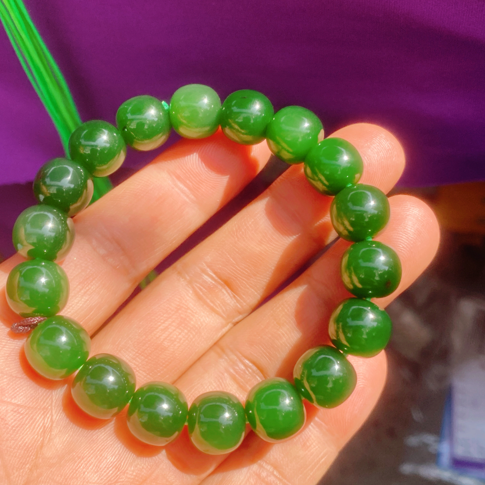 自然光实拍和田玉7号老坑红皮老料菠菜老型珠手串肉质温润细腻 油润如凝脂。无裂无杂10/11尺寸