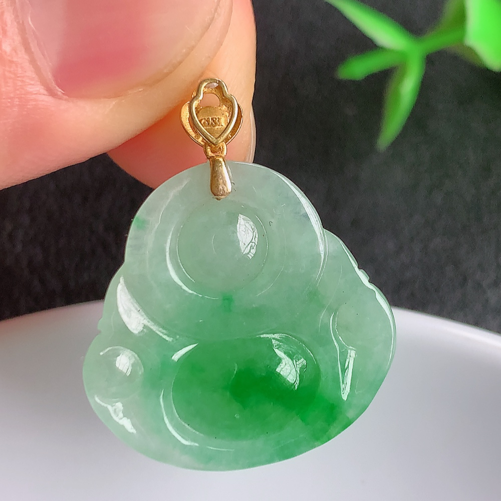 18k金扣冰润满绿佛公挂件 玉质细腻  精雕弥勒佛，笑佛福耳垂肩，面相喜庆，开怀大笑，憨态可掬。惟妙惟肖，寓意福禄双全，吉祥美满，笑口常开 W49.21  尺寸：21-22-5.5mm