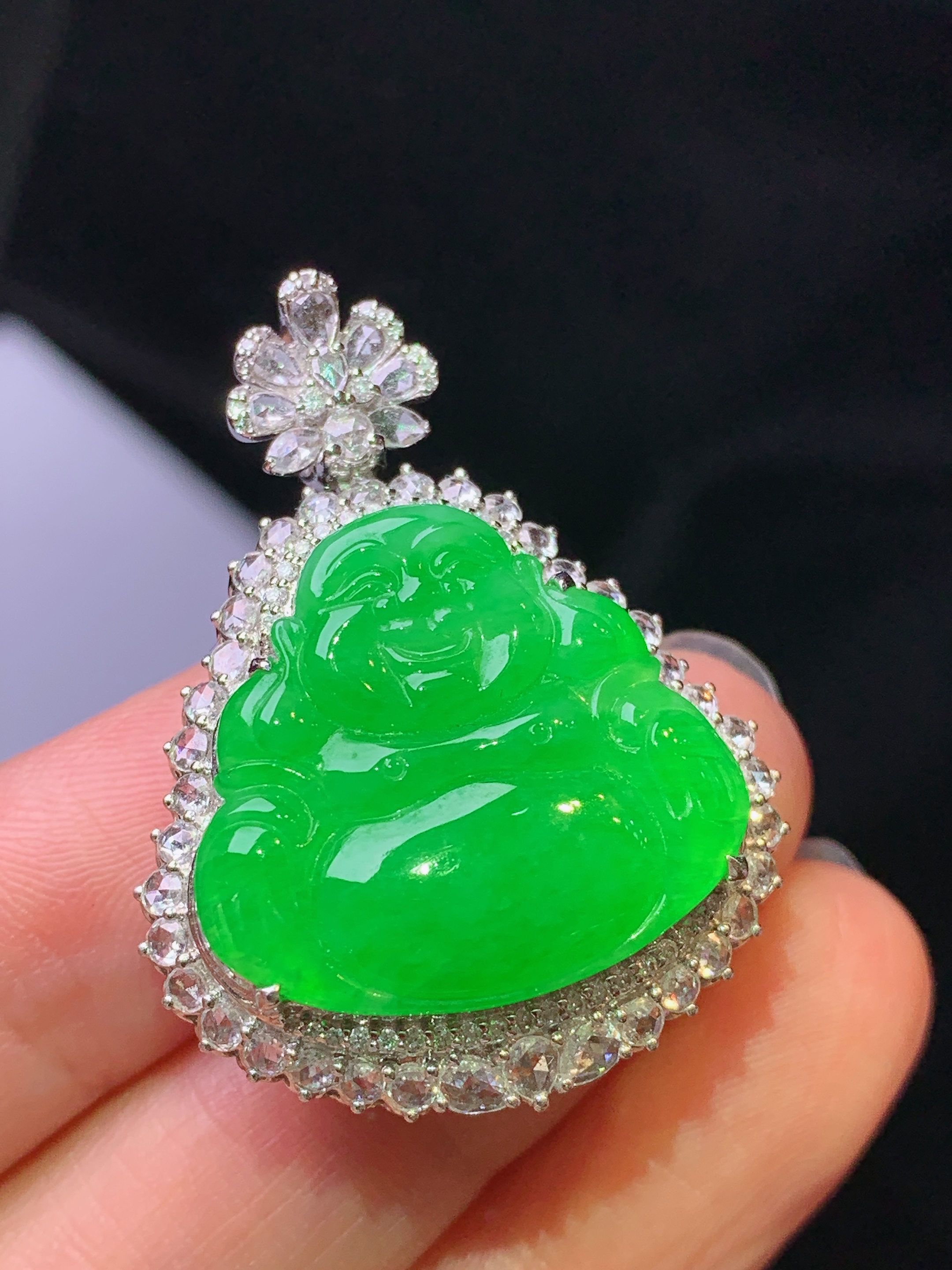 18k金钻镶嵌满绿佛公吊坠 玉质细腻 色泽艳丽清新 水润亮眼 整体尺寸36.2*27*12h2