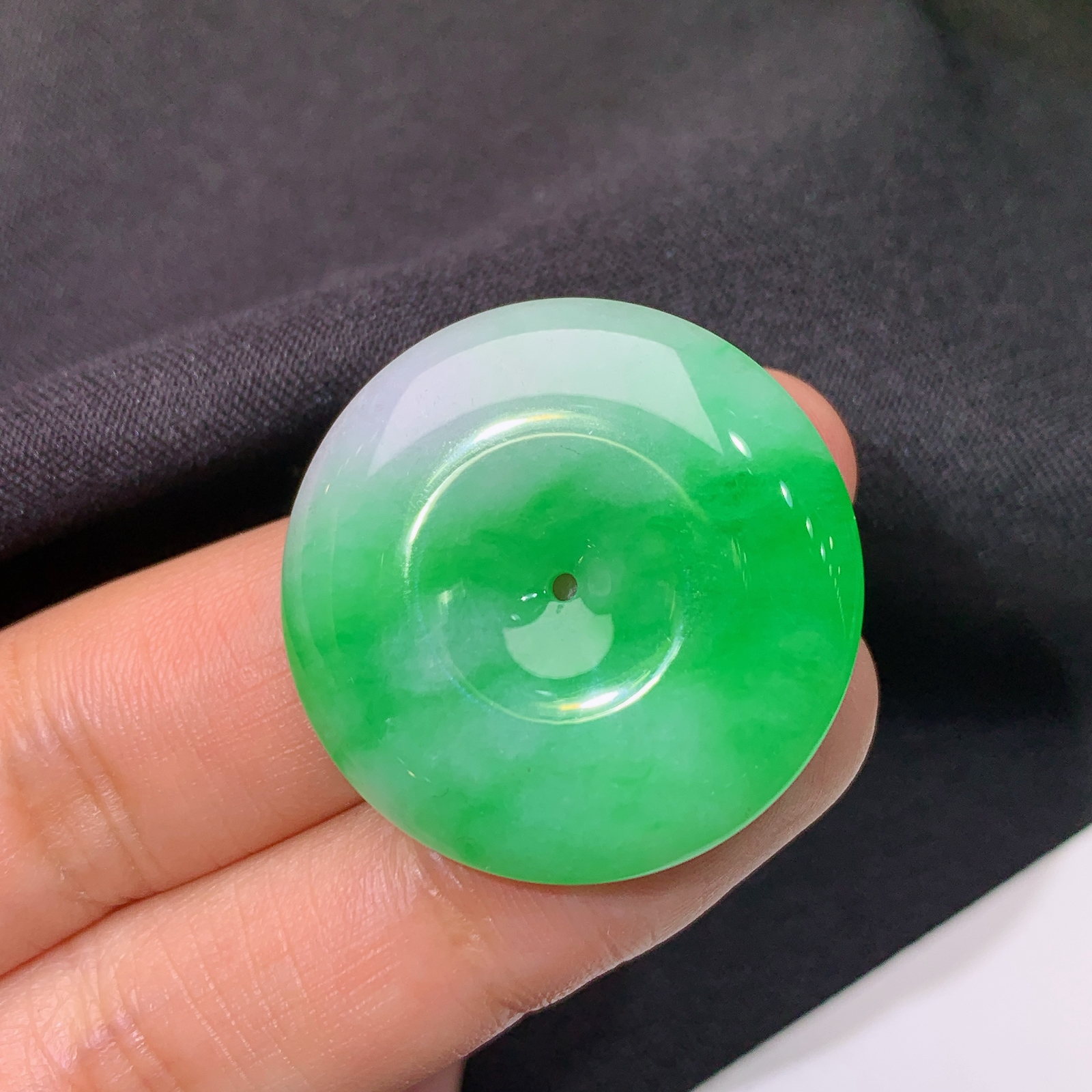 飘绿平安扣，玉质细腻，Xq尺寸28*5.5