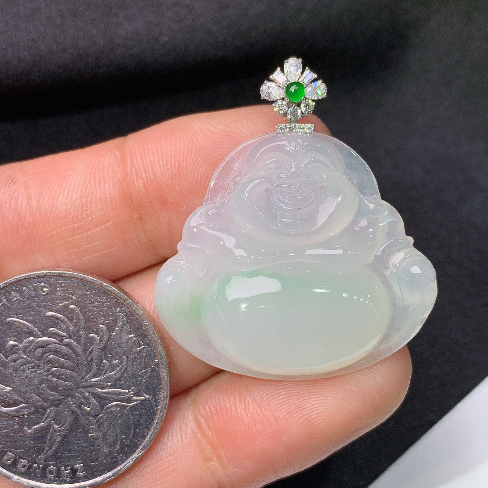 冰种底色笑佛吊坠，18k金镶嵌，冰润细腻，品相好，Xky整体尺寸34.2*30*5.9