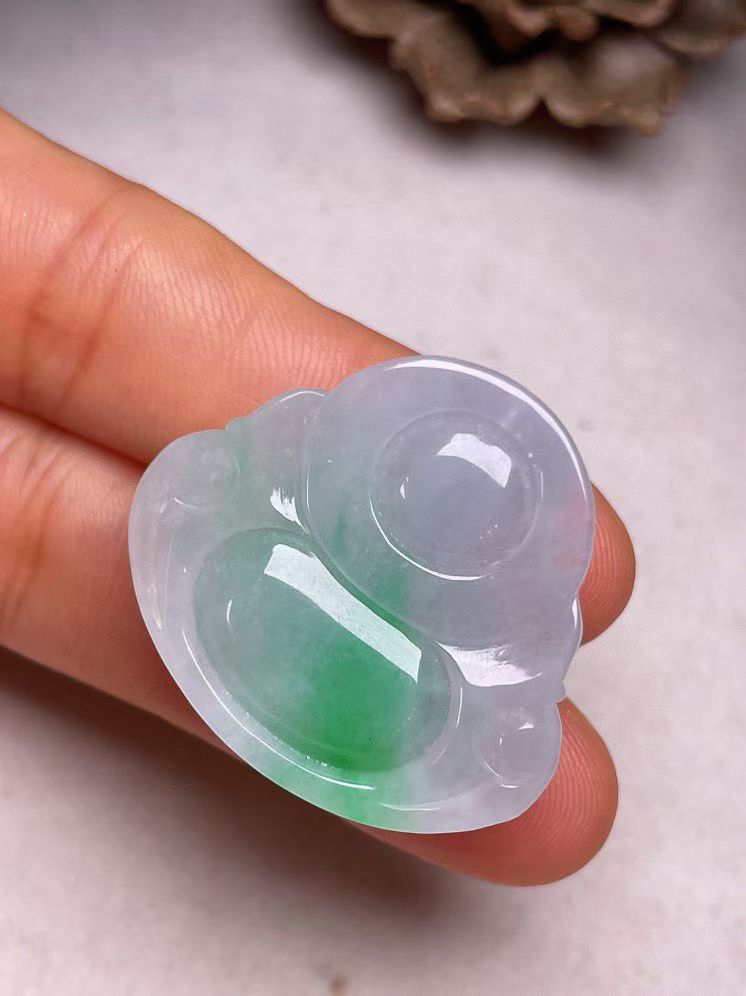 冰糯种飘绿【佛公】吊坠，种水好，玉质细腻 ，卖相好.