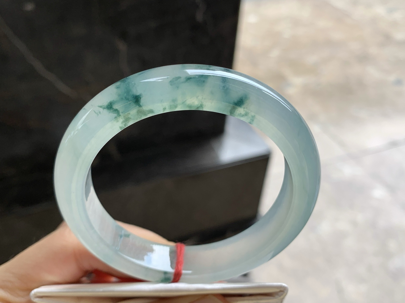 56.5-12.2-8.5

冰蓝花手镯^_^飘花灵韵