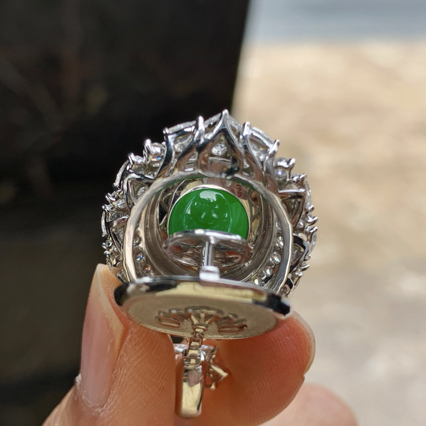 金钻镶嵌辣绿色吊坠^_^鲜艳 浓郁