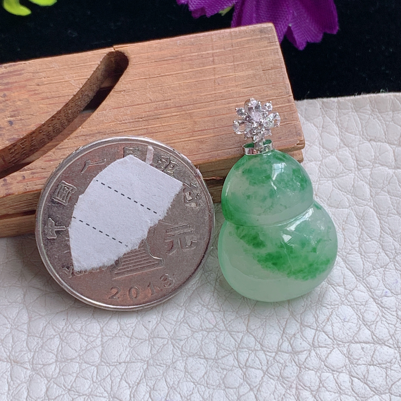 zz3实拍连金30*17.5*5缅甸翡翠高冰飘绿花葫芦吊坠 镶金扣福禄锁骨坠