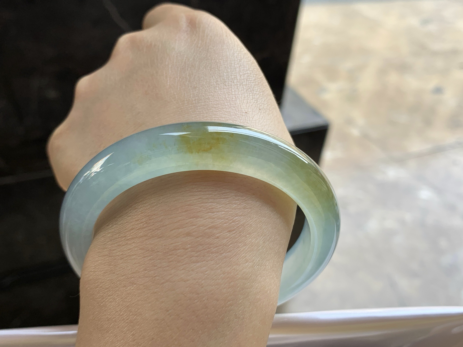 59-12.2-9.2

冰黄手镯^_^透亮