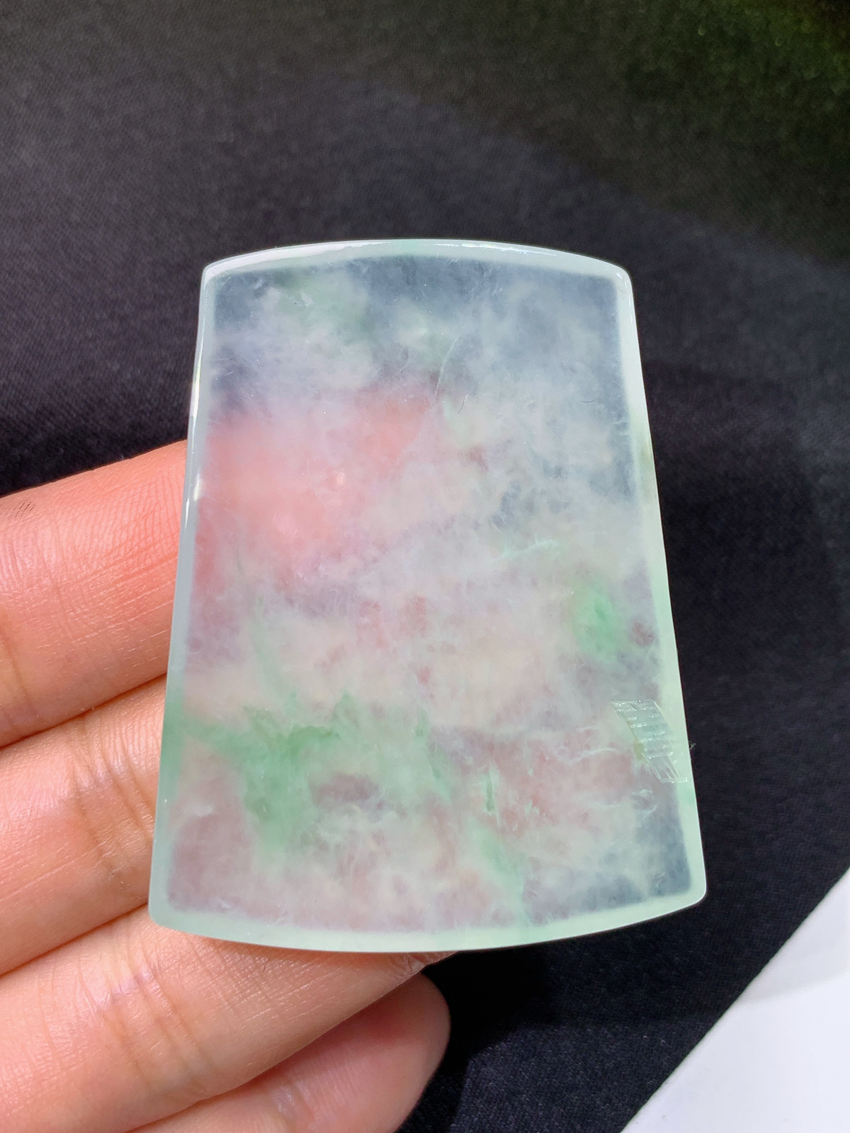 飘绿山水牌吊坠，厚装种老，冰润细腻，种水足，cy尺寸49.2*38.3*5.9