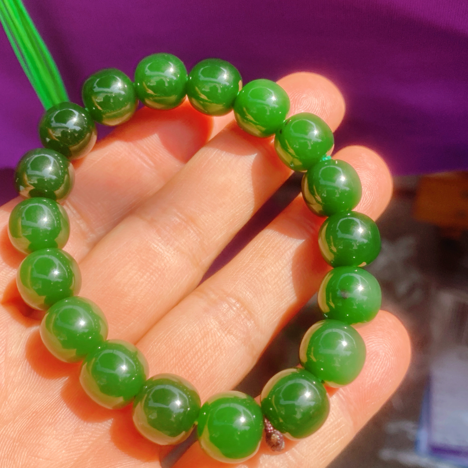 自然光实拍和田玉7号老坑红皮老料菠菜老型珠手串肉质温润细腻 油润如凝脂。无裂无杂10/11尺寸