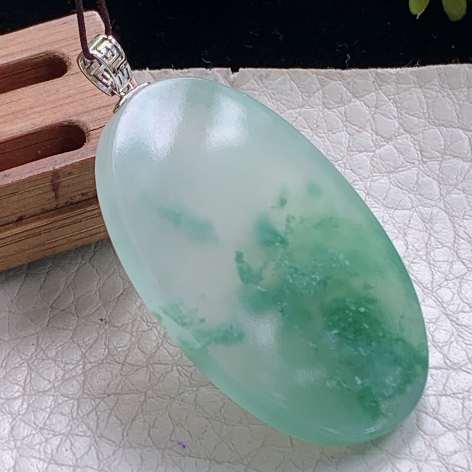 zz3实拍42.3*26.5*4缅甸翡翠冰飘花平安无事牌吊坠椭圆精美玉坠18k金扣