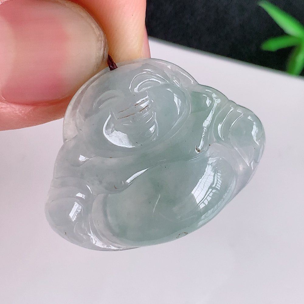 冰润佛公挂件 玉质细腻  精雕弥勒佛，笑佛福耳垂肩，面相喜庆，开怀大笑，憨态可掬。惟妙惟肖，寓意福禄双全，吉祥美满，笑口常开 W1778  尺寸：23.9-30.4-6.2mm