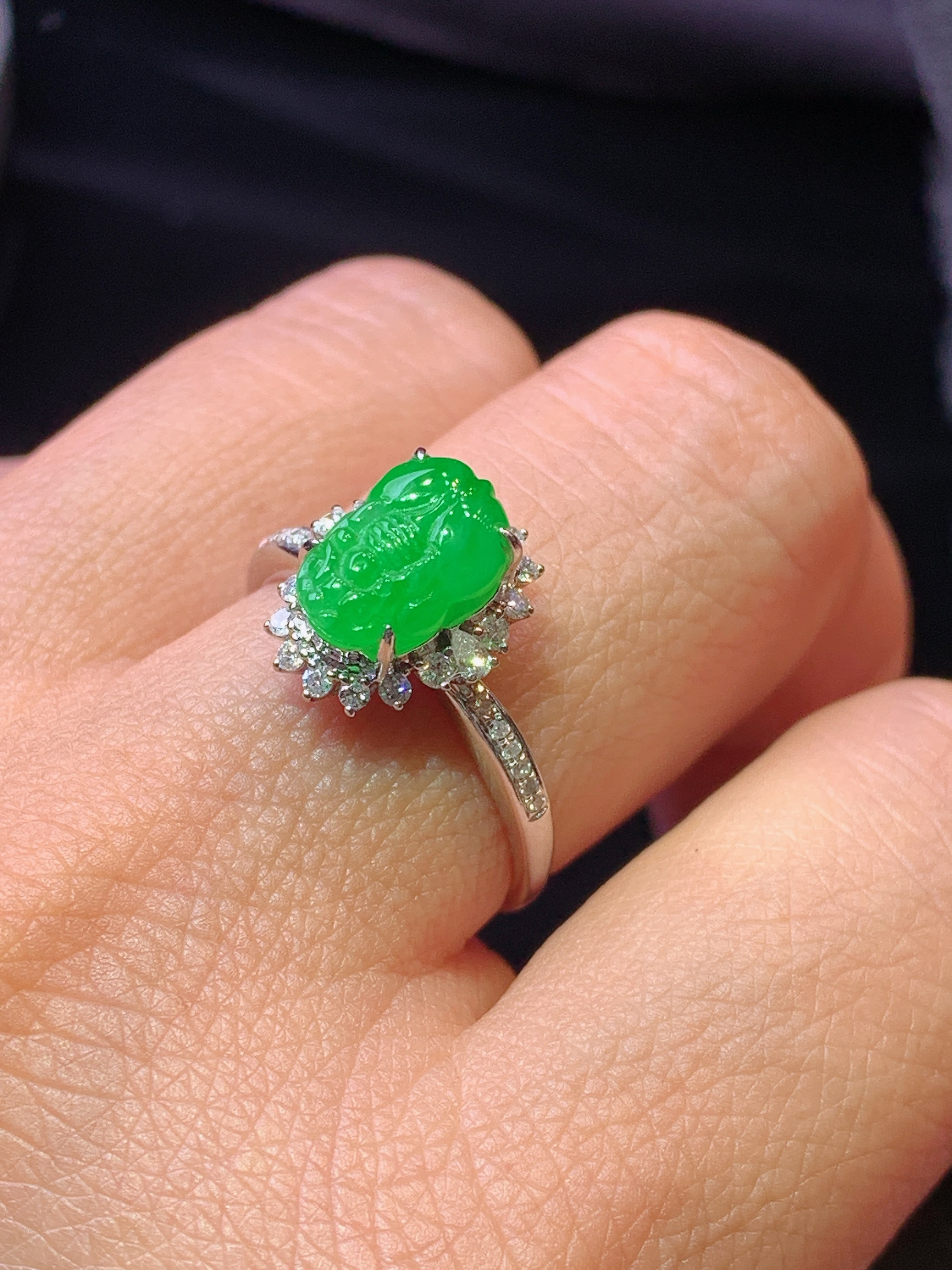 18k金钻镶嵌满绿貔貅戒指 玉质细腻 色泽艳丽清新 水润亮眼 圈口13.5 整体尺寸12.2*10*8.3z1
