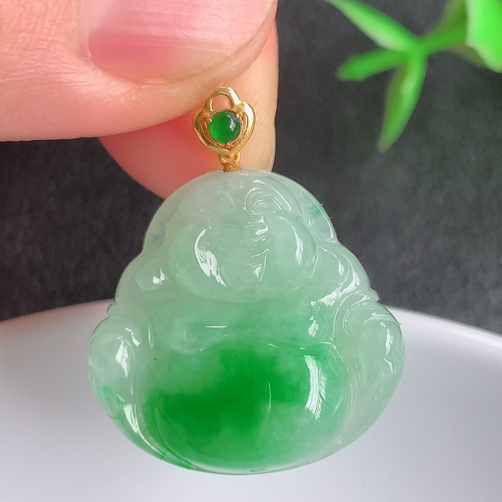 18k金扣冰润满绿佛公挂件 玉质细腻  精雕弥勒佛，笑佛福耳垂肩，面相喜庆，开怀大笑，憨态可掬。惟妙惟肖，寓意福禄双全，吉祥美满，笑口常开 W49.21  尺寸：21-22-5.5mm