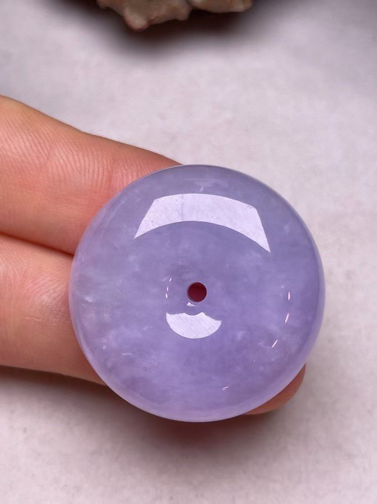 冰糯种紫罗兰【平安扣】吊坠、种水好，玉质细腻 ，卖相好.