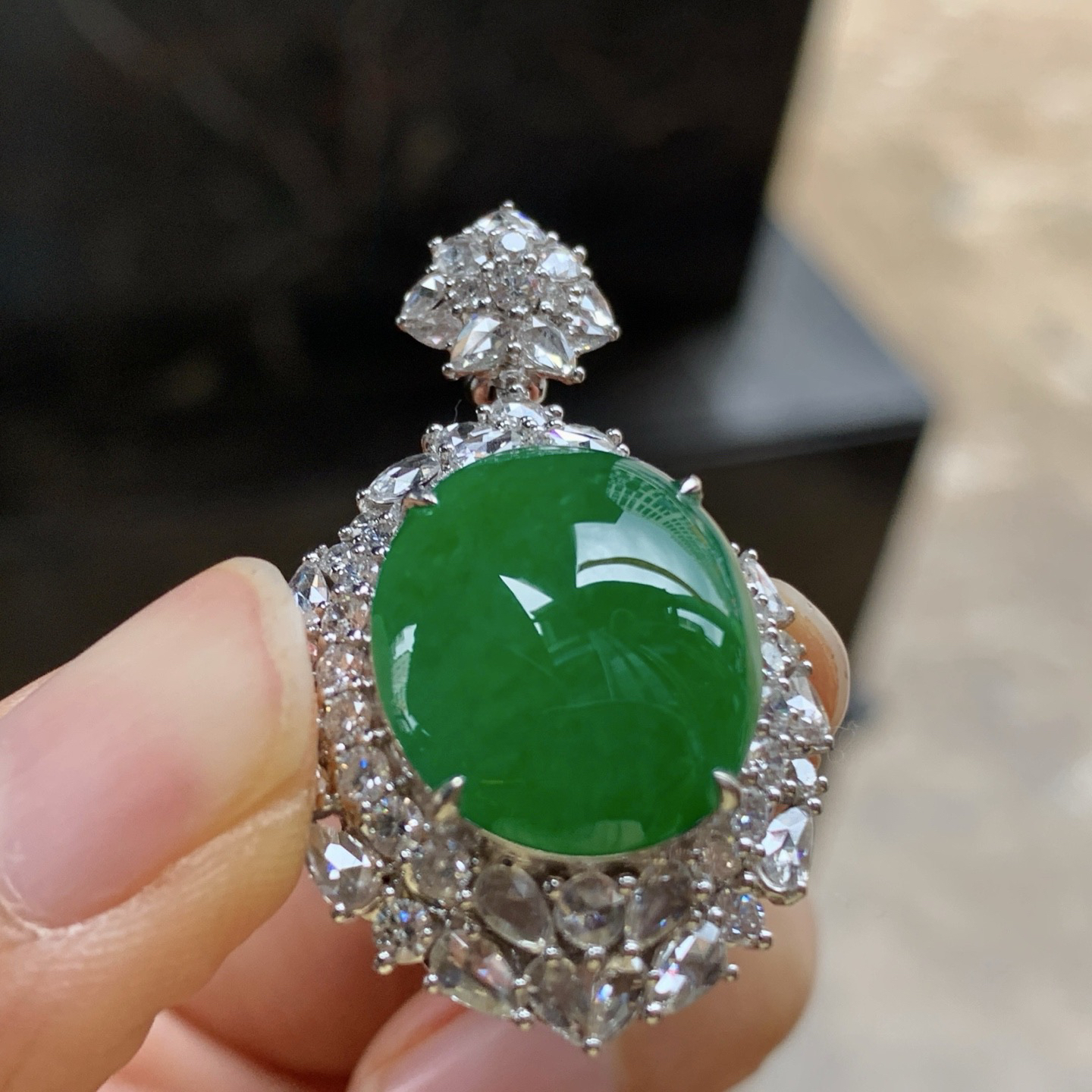 金钻镶嵌辣绿色吊坠^_^鲜艳 浓郁