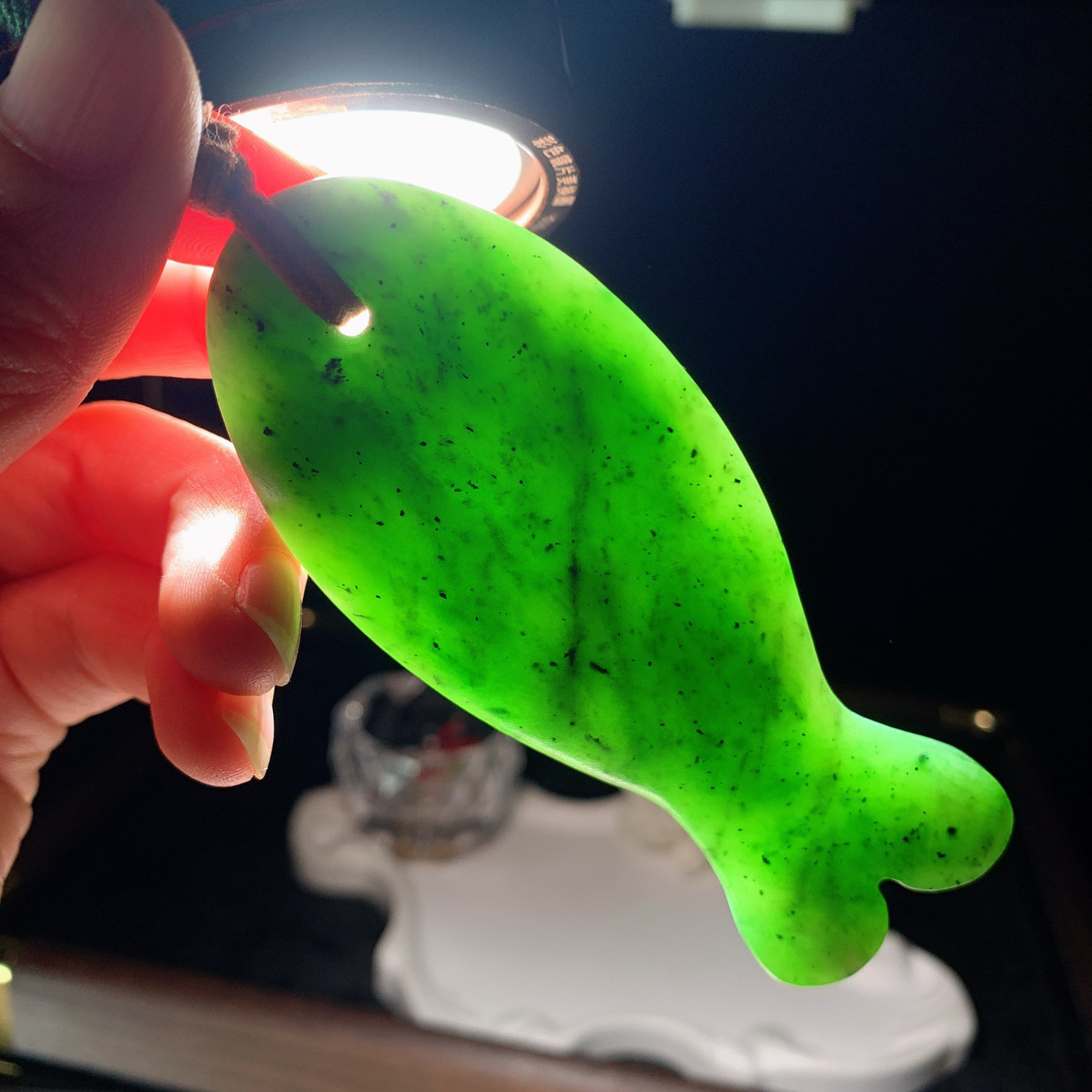 和田玉阳绿俄罗斯碧玉年年有余鱼把件 尺寸100/40/13重97.5克 玉质细腻油润。手推出油。品相大气 lt260321