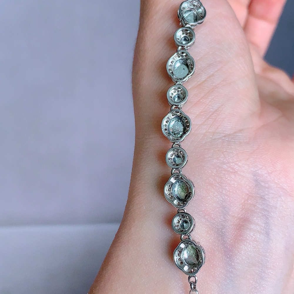 冰红翡翡翠蛋面手链，水水润润，珠圆玉润，颜色鲜艳，妙明清净，清秀高雅，佩戴效果优雅迷人！性价比超值 W502.21  取一尺寸：8.8-7.8-5.2mm    裸石尺寸：5.8mm