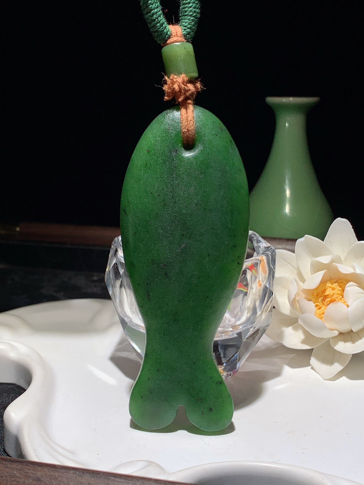 和田玉阳绿俄罗斯碧玉年年有余鱼把件 尺寸100/40/13重97.5克 玉质细腻油润。手推出油。品相