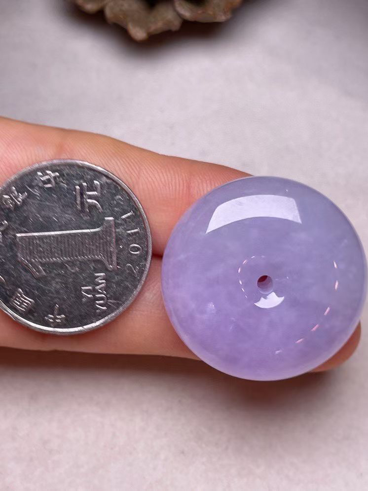 冰糯种紫罗兰【平安扣】吊坠、种水好，玉质细腻 ，卖相好.