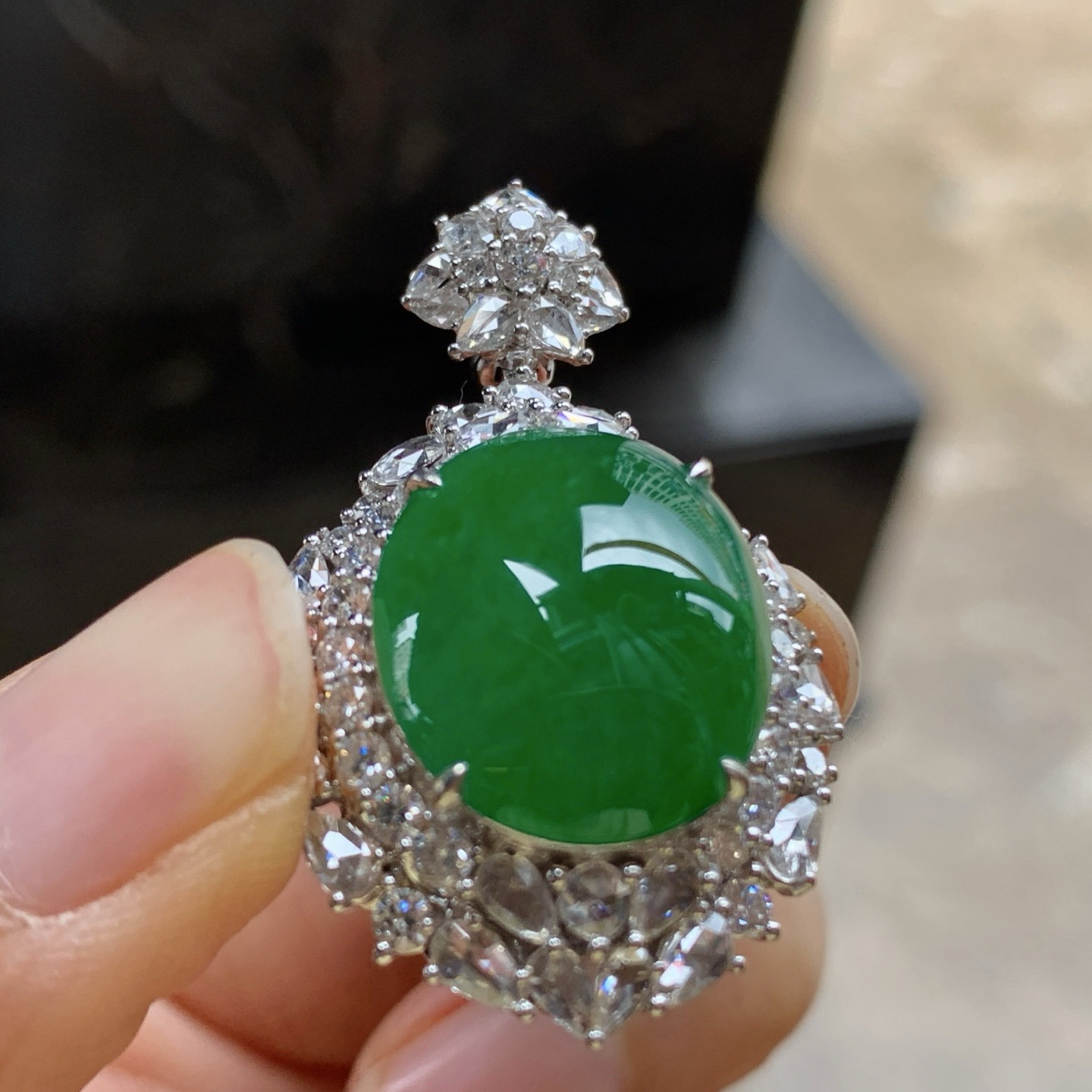 金钻镶嵌辣绿色吊坠^_^鲜艳 浓郁