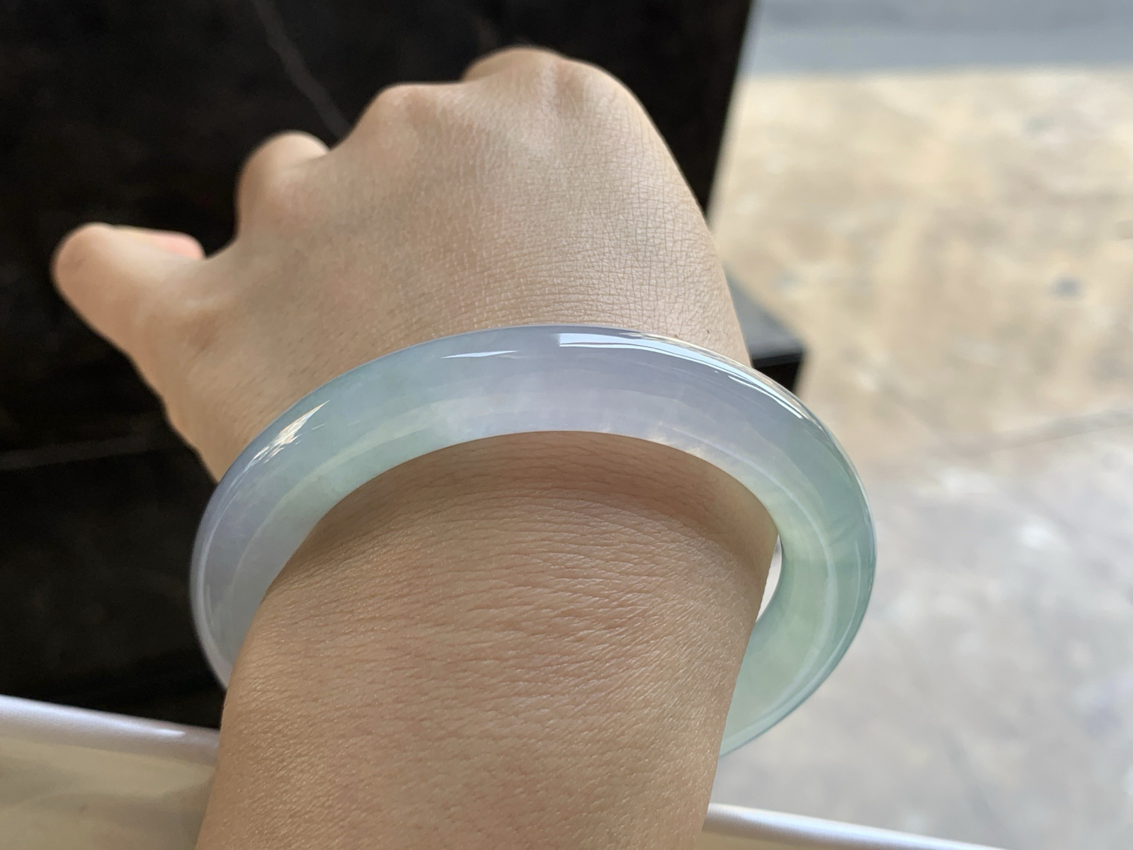 56.5-10.3

冰种春带彩圆条手镯^_^冰透 荧光十足