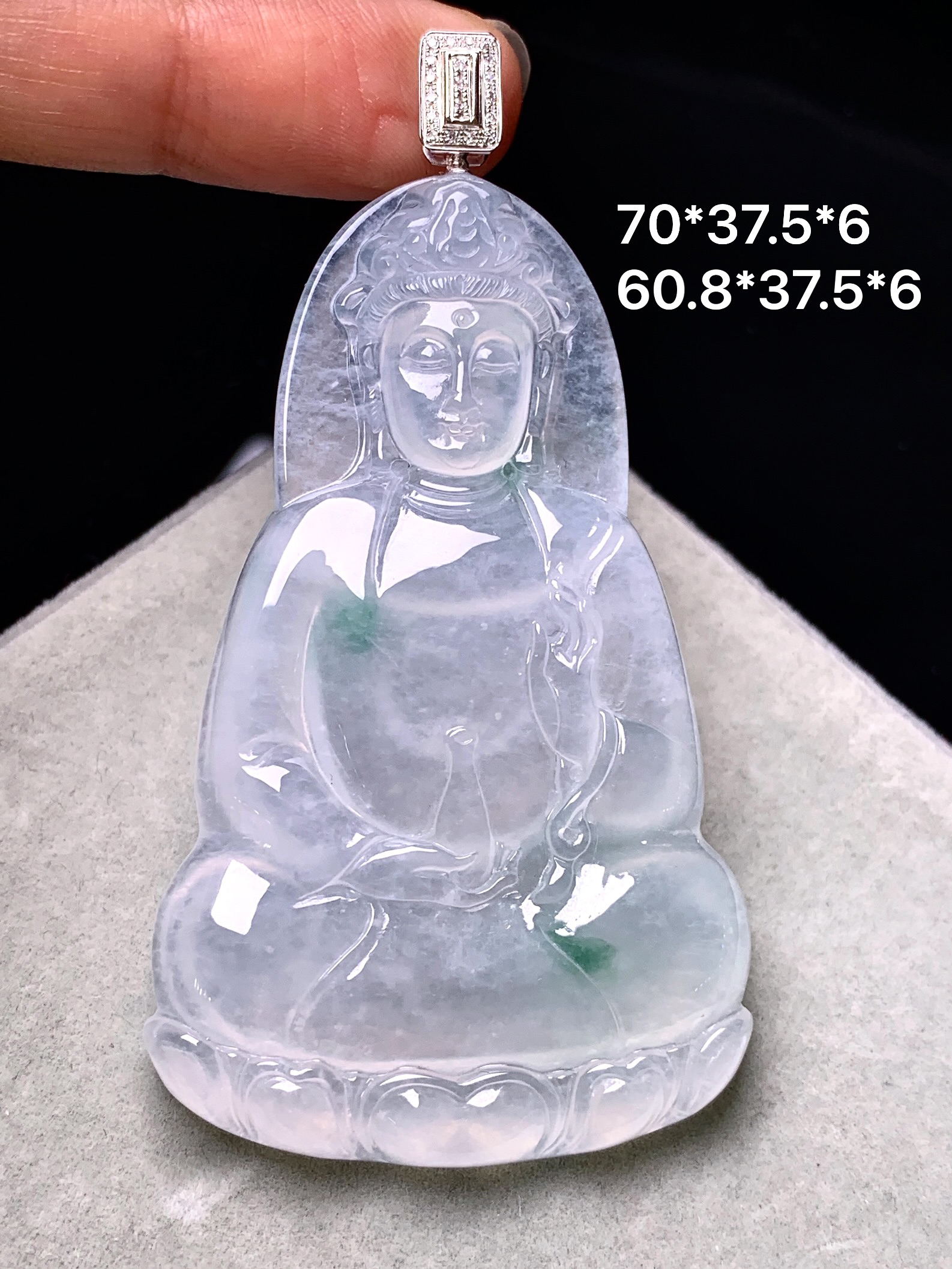 18k金钻镶嵌冰种观音菩萨吊坠 玉质细腻 色泽艳丽清新 水润亮眼 整体尺寸70*37.5*6L1
