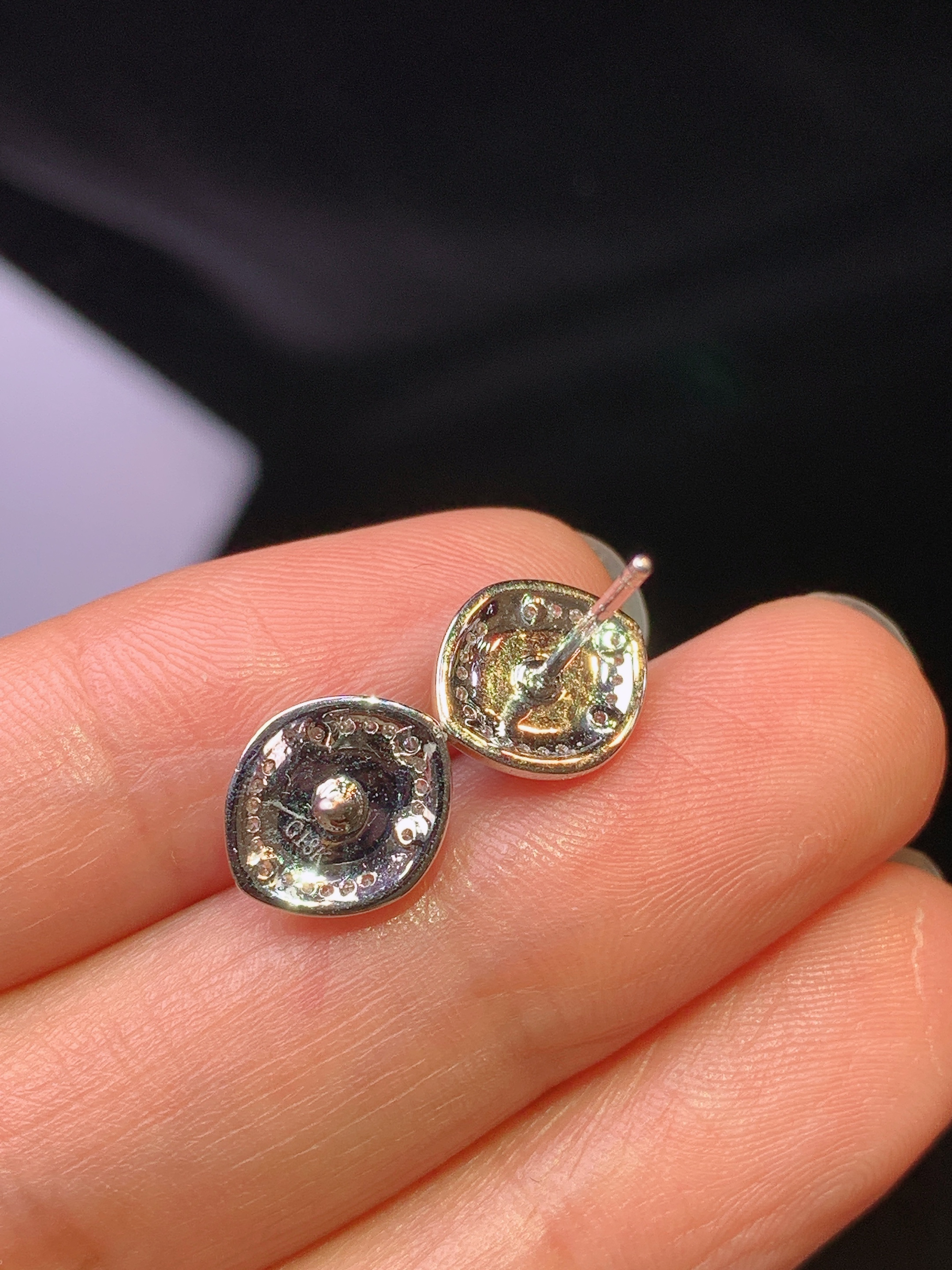 18k金钻镶嵌翠绿葫芦耳钉 玉质细腻 色泽艳丽清新 水润亮眼 整体尺寸10.3*8.8*3.6zy