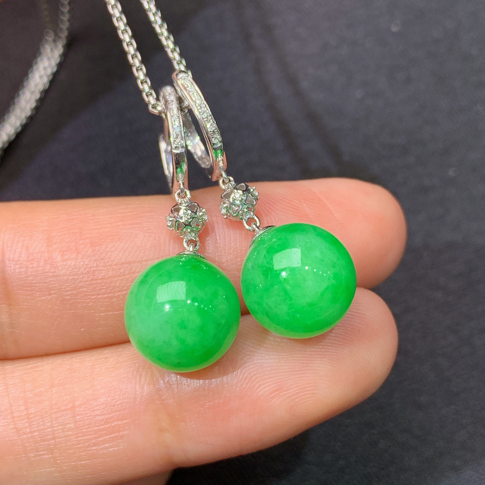 翠绿圆珠耳坠，18k金镶嵌，简约时尚，冰润色阳，种水足，Xyg 尺寸10.5