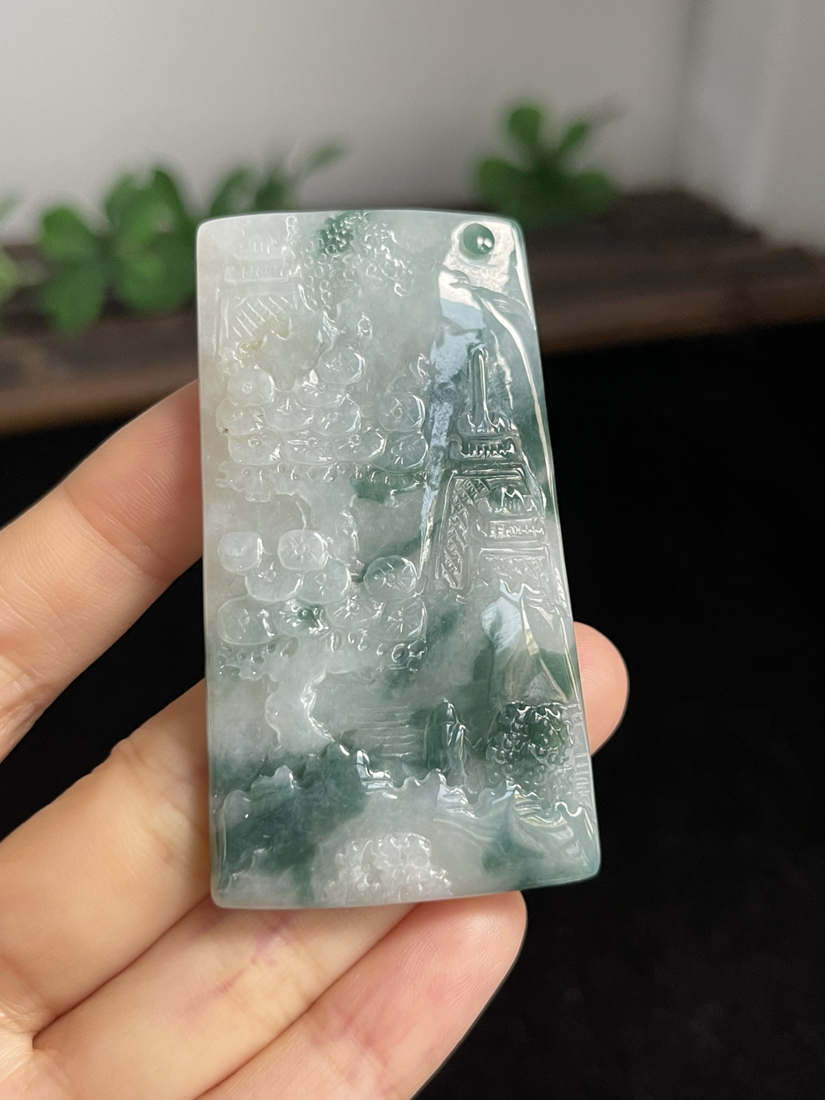 翡翠飘绿山水牌