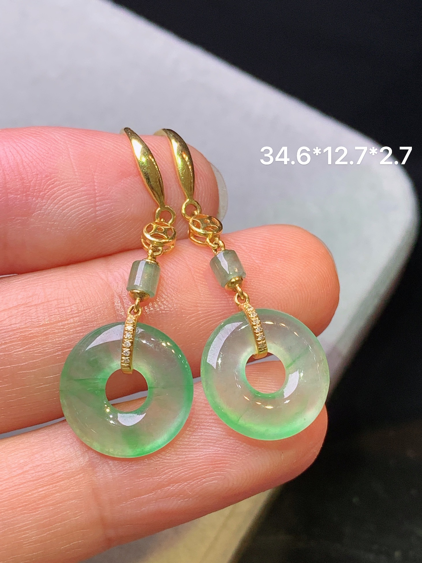 18k金钻镶嵌冰种平安扣耳坠 玉质细腻 色泽艳丽清新 水润亮眼 整体尺寸34.6*12.7*2.7m1