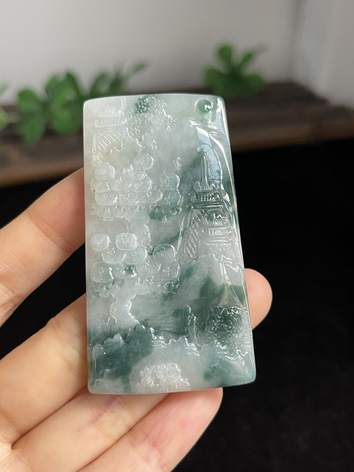 翡翠飘绿山水牌