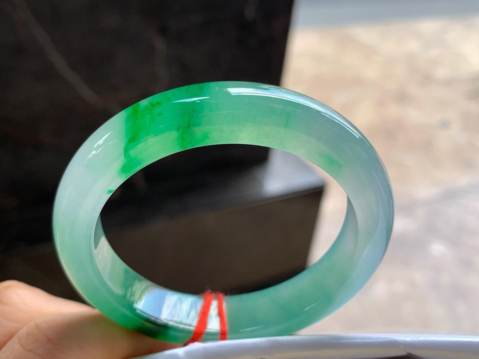 51-11.5-8.1

冰种带色手镯^_^鲜艳 亮眼 种水好