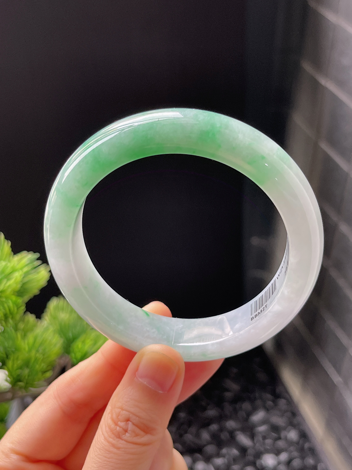 正圈56.6圈口，翡翠糯化种飘绿手镯