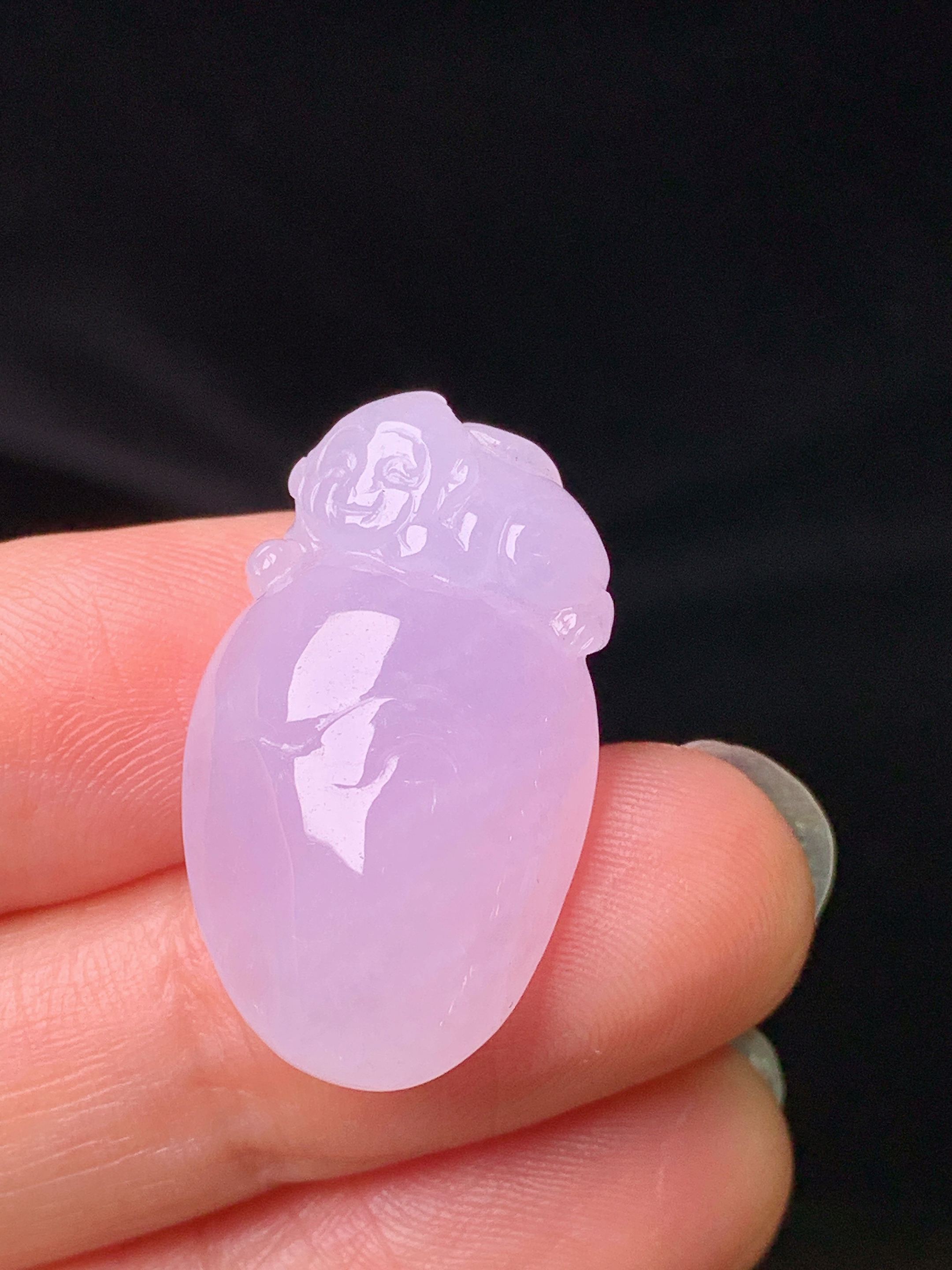淡紫罗兰灵猴献寿吊坠 玉质细腻 色泽艳丽清新 水润亮眼 整体尺寸26.8*15.6*7.5j3
