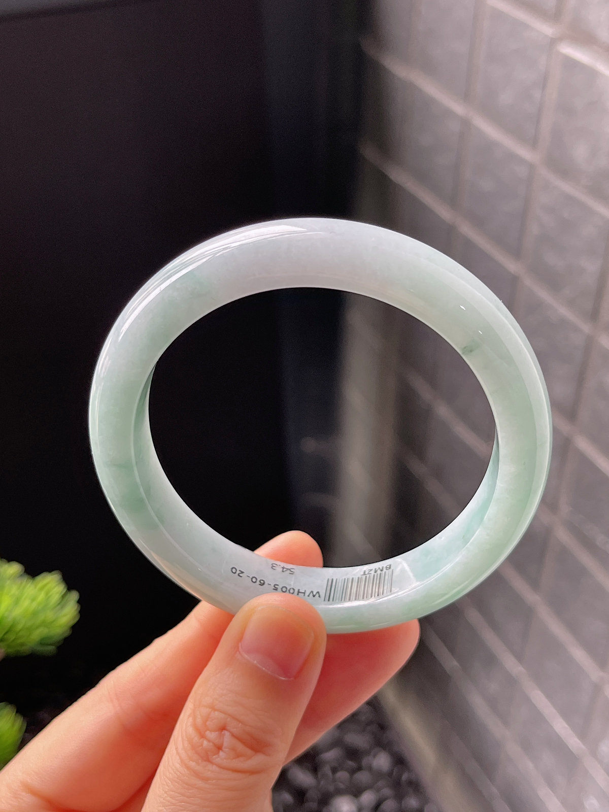 正圈54.3圈口，翡翠糯化种浅绿色手镯