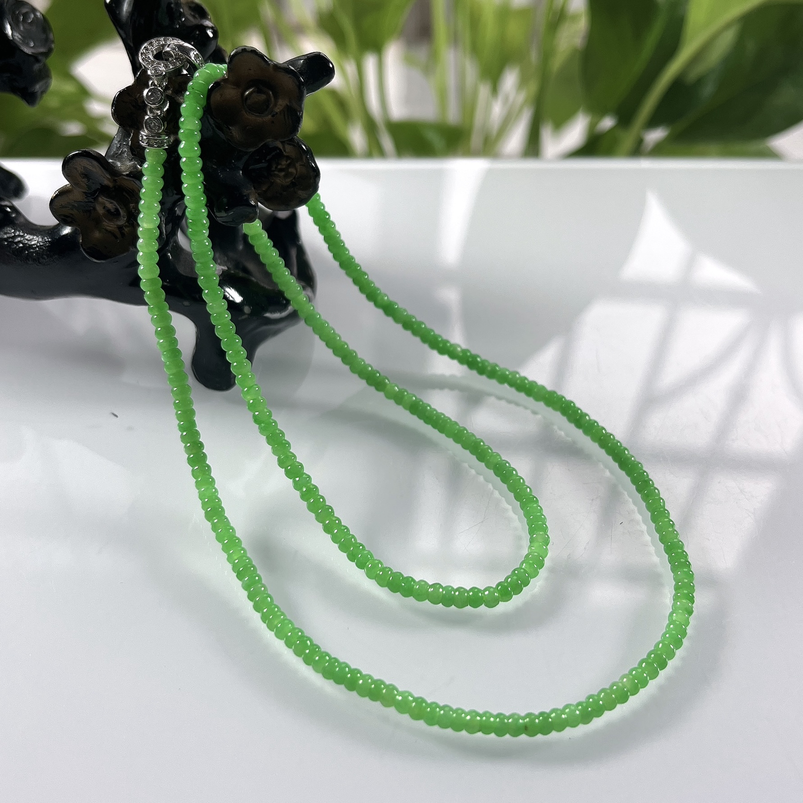 缅甸天然翡翠A货，卡3冰种满绿阳绿小算盘珠锁骨项链，尺寸：3mm/260颗，长度510mm，重量：1