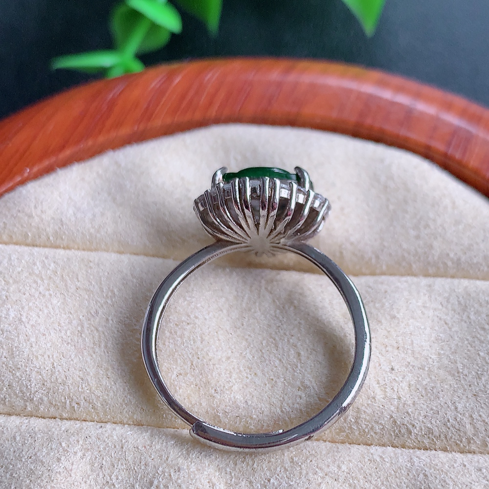 冰润满绿精美佛公翡翠戒指  玉质细腻  冰清玉润  飘花灵动  颜色漂亮  W481.21   内径