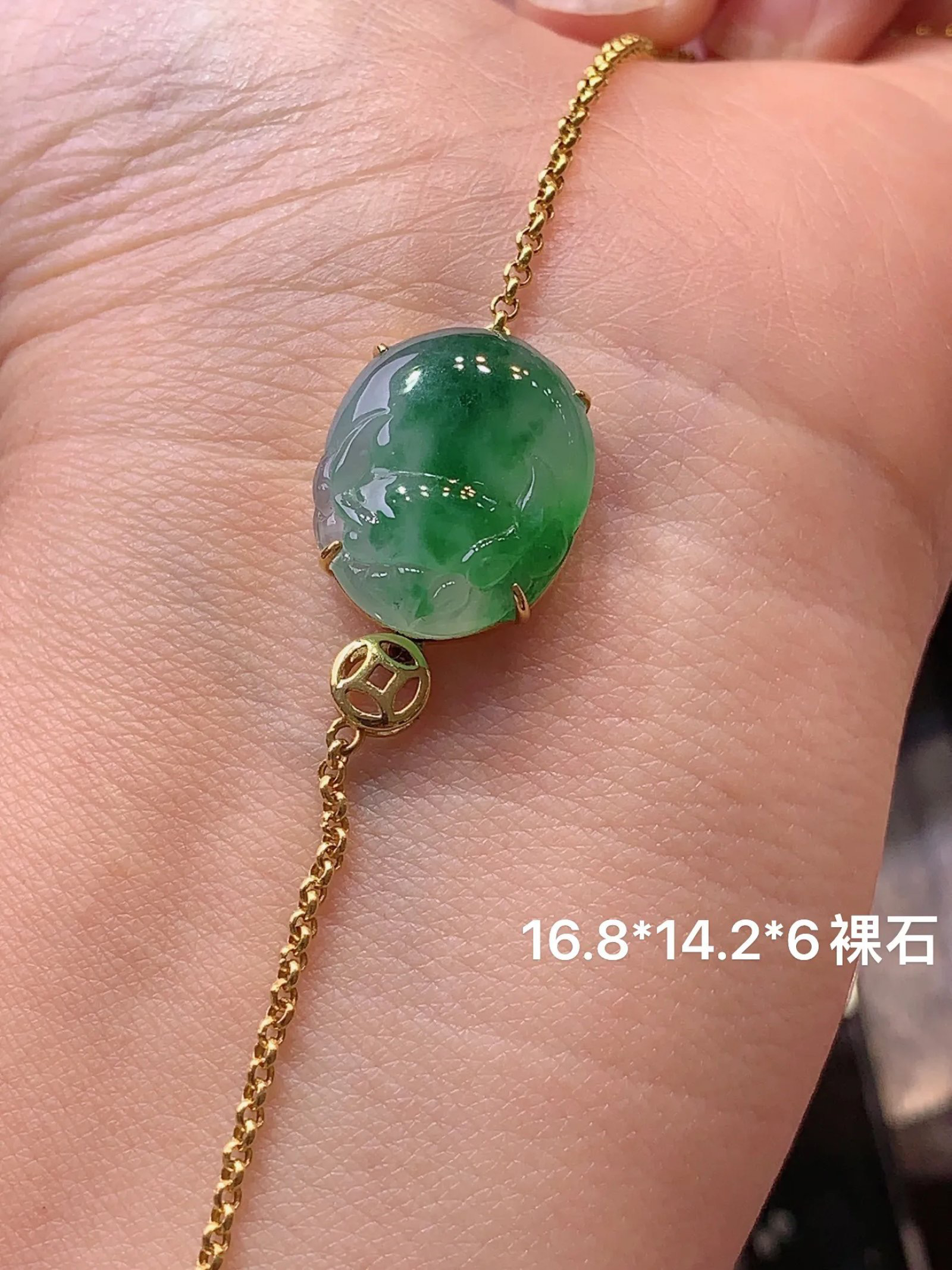 18k金镶嵌飘绿貔貅手链 玉质细腻 色泽艳丽 整体尺寸16.8*14.2*6m1